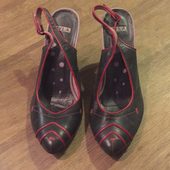 Shoes - NYLA vintage black and red heels
